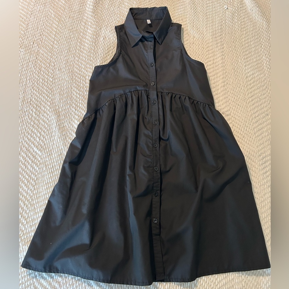Black Sleeveless Collared Button-Front Dress